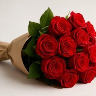 دسته گل رز قرمز